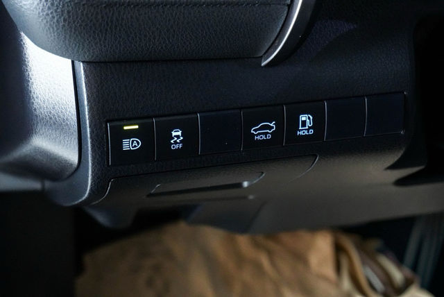 TOYOTA豐田 CAMRY HYBRID  第6張相片