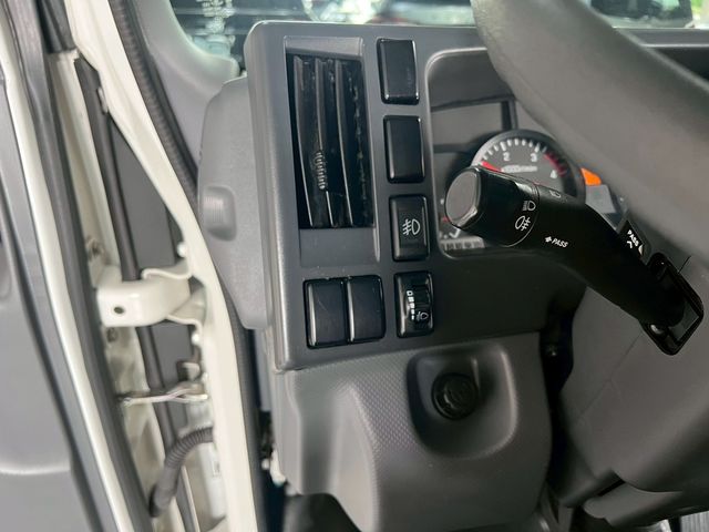 ISUZU五十鈴 ELF  第5張相片