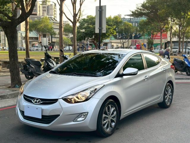 HYUNDAI現代 ELANTRA  第1張相片