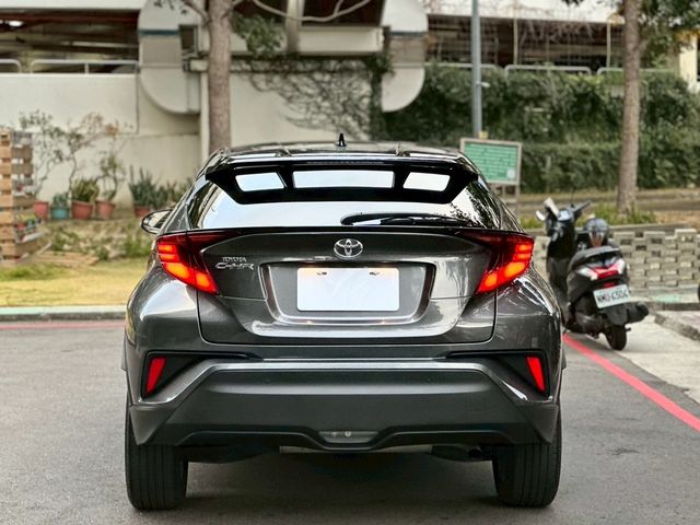 TOYOTA豐田 C-HR  第2張相片
