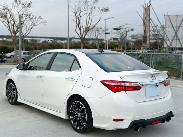 TOYOTA豐田 ALTIS  第2張相片