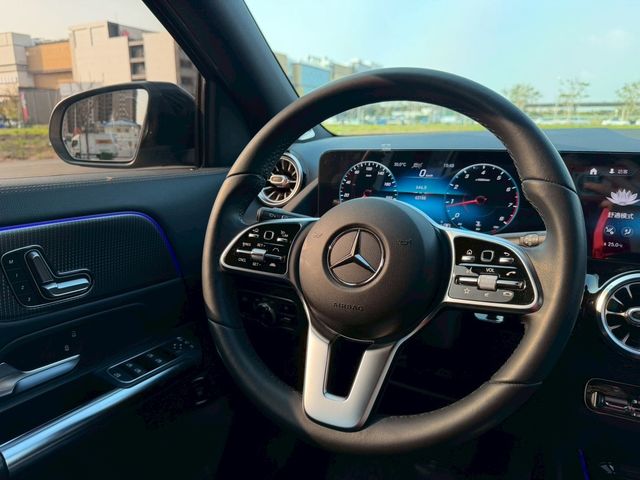 M-BENZ賓士 GLA200  第5張相片