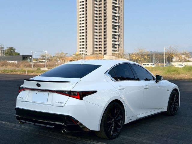 LEXUS凌志 IS 300H  第3張相片