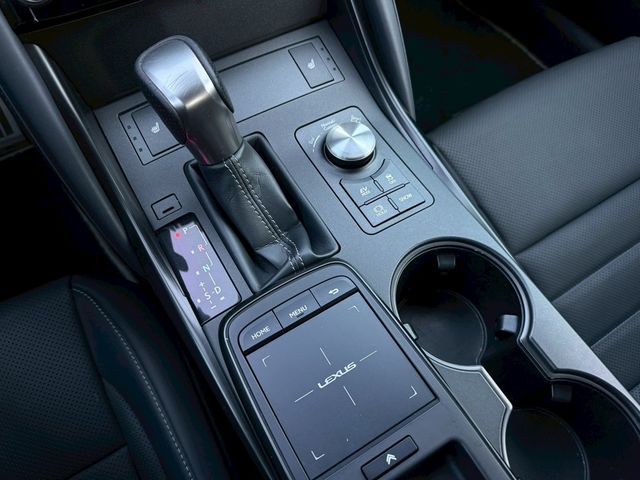 LEXUS凌志 IS 300H  第6張相片