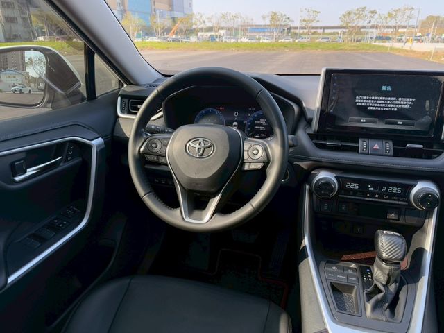TOYOTA豐田 RAV4  第4張相片