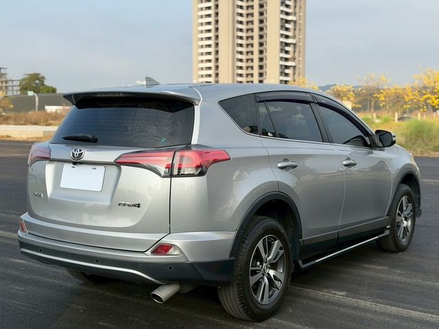 TOYOTA豐田 RAV4  第3張相片
