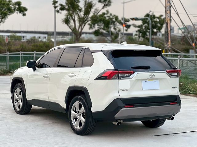 TOYOTA豐田 RAV4  第3張相片