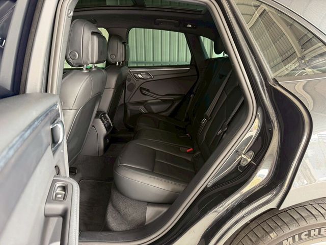 PORSCHE保時捷 MACAN  第9張相片