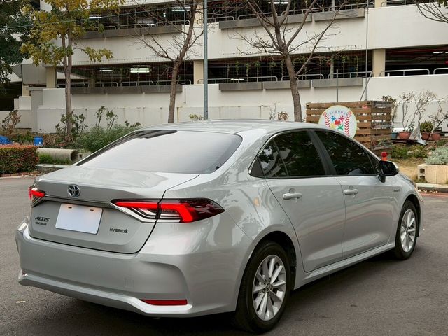 TOYOTA豐田 COROLLA ALTIS HYBRID  第4張相片