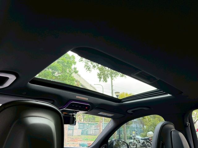 M-BENZ賓士 C300  第13張相片