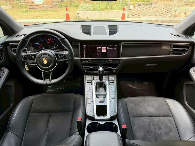 PORSCHE保時捷 MACAN  第9張相片