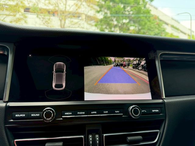 PORSCHE保時捷 MACAN  第13張相片