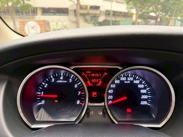 NISSAN日產 LIVINA  第14張相片