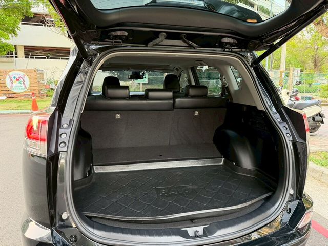TOYOTA豐田 RAV4  第4張相片