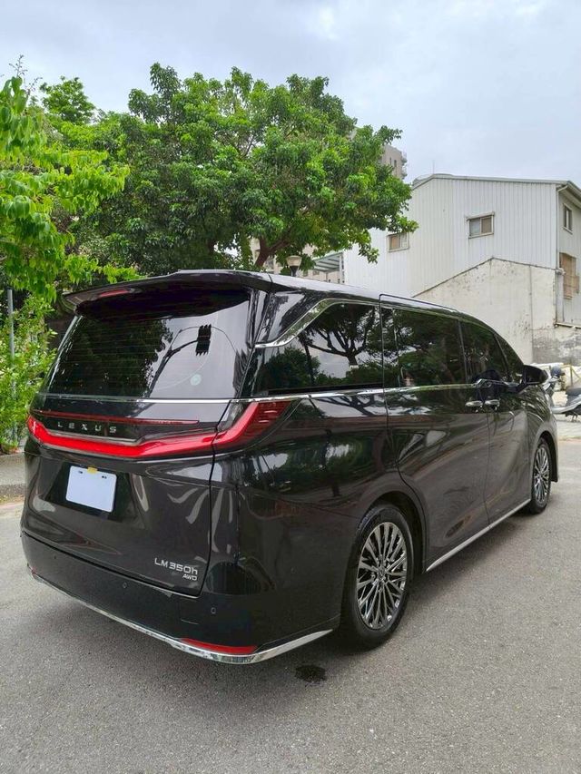 LEXUS凌志 LM350H  第3張相片