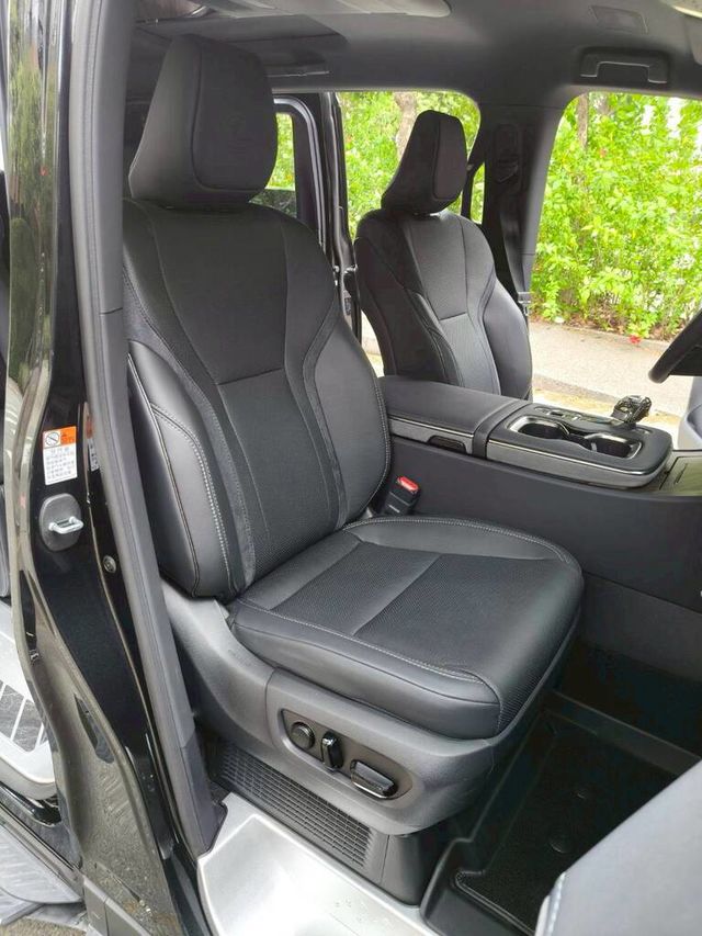 LEXUS凌志 LM350H  第6張相片