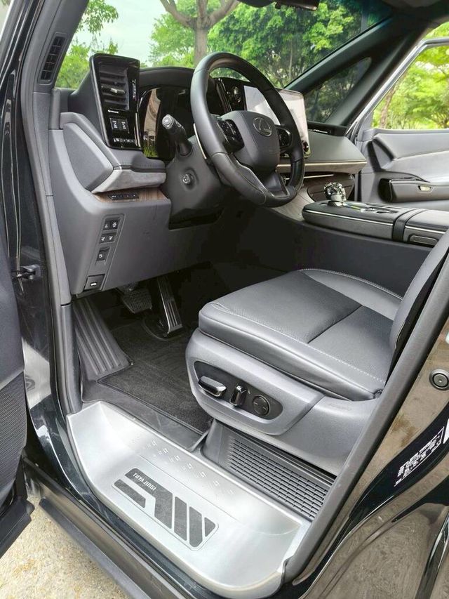 LEXUS凌志 LM350H  第9張相片