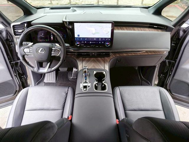 LEXUS凌志 LM350H  第10張相片