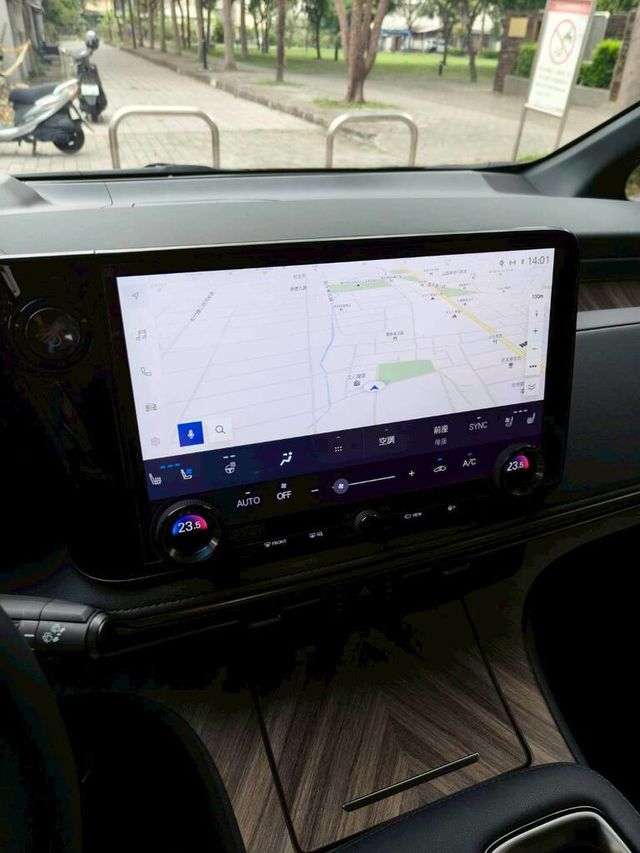 LEXUS凌志 LM350H  第12張相片