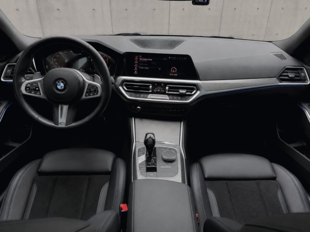 BMW寶馬 320I M SPORT  第5張相片