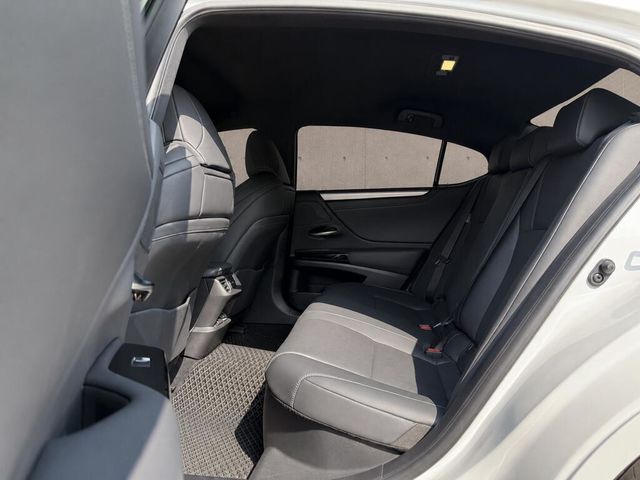 LEXUS凌志 ES300H  第6張相片