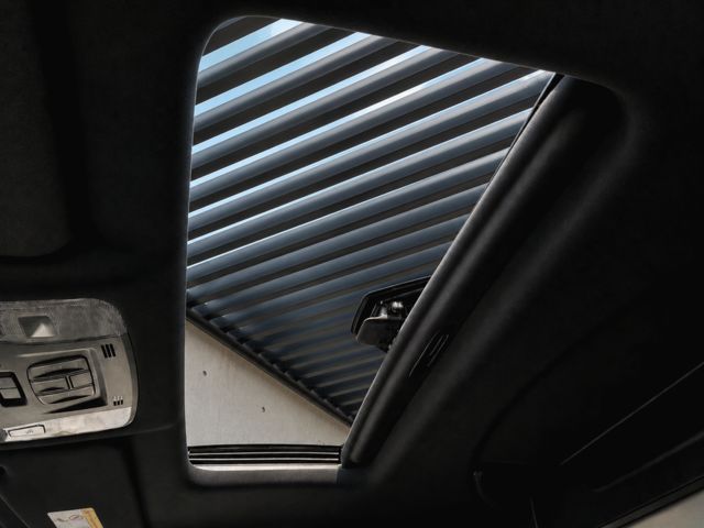 LEXUS凌志 LM300H  第14張相片