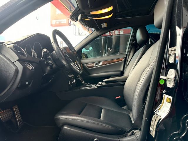 新入庫年輕人的夢想 2014年 W204 C250  HK音響/天窗/AMG套件/AMG18寸鋁圈  第7張相片