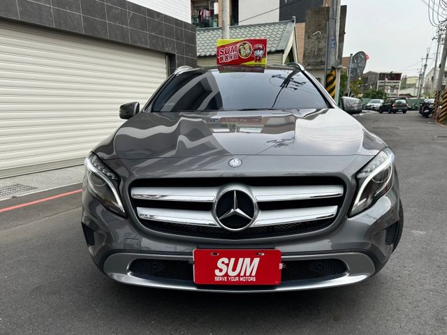GLA200 總代理 定速巡航~全景天窗~自動停車~電動尾門~雙前電動椅~雙前記憶椅~車頂行李架  第2張相片