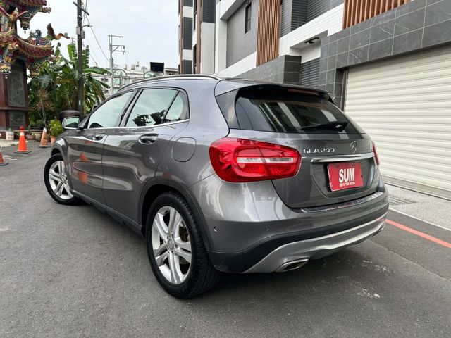 GLA200 總代理 定速巡航~全景天窗~自動停車~電動尾門~雙前電動椅~雙前記憶椅~車頂行李架  第6張相片
