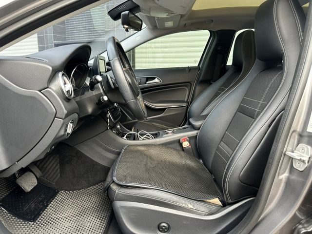 GLA200 總代理 定速巡航~全景天窗~自動停車~電動尾門~雙前電動椅~雙前記憶椅~車頂行李架  第8張相片