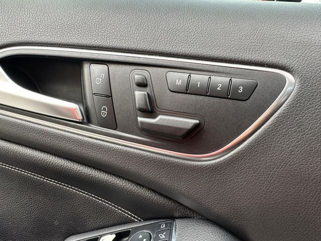 GLA200 總代理 定速巡航~全景天窗~自動停車~電動尾門~雙前電動椅~雙前記憶椅~車頂行李架  第12張相片