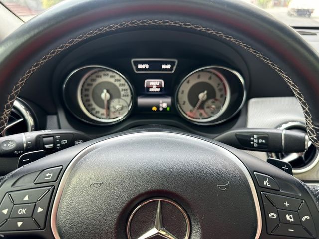 GLA200 總代理 定速巡航~全景天窗~自動停車~電動尾門~雙前電動椅~雙前記憶椅~車頂行李架  第17張相片