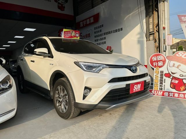 新入庫優質油電休旅車RAV4 電動尾門.電動天窗.抬頭顯示器.車頂行李.免鑰匙 讓你出遊省油又方便  第1張相片