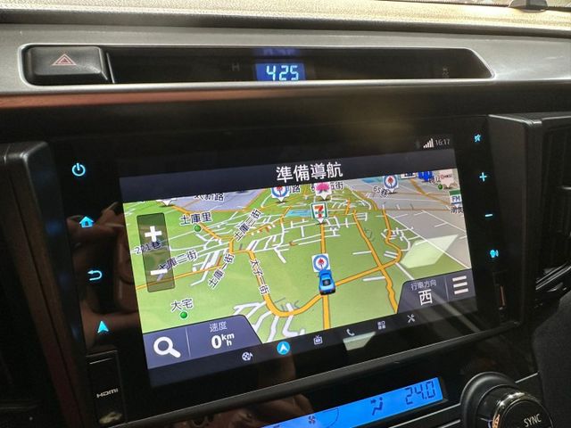 新入庫優質油電休旅車RAV4 電動尾門.電動天窗.抬頭顯示器.車頂行李.免鑰匙 讓你出遊省油又方便  第15張相片