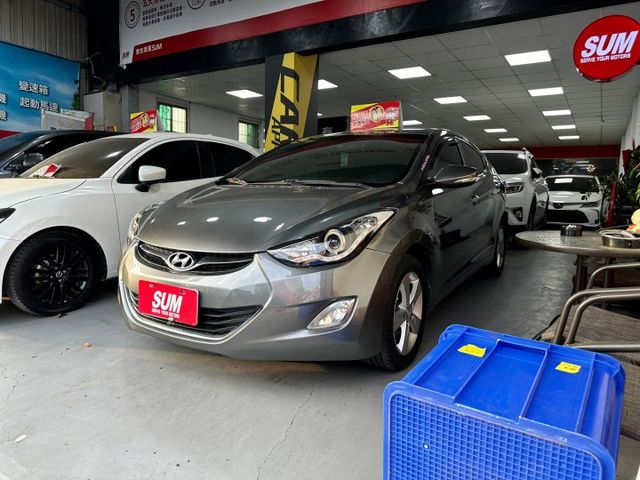 新入庫代步車好選擇一台 Elantra 螢幕~倒車顯影 ~倒車雷達~胎壓偵測器~行車記錄器~改魚眼頭燈 ~改四出後下巴  第3張相片