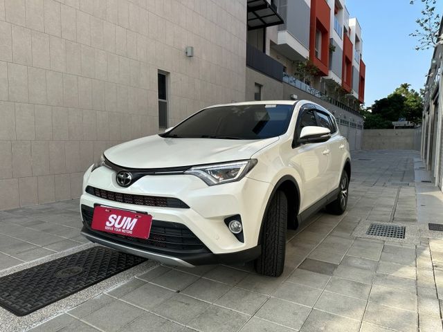 入庫優質代步車CP值很高 Rav4 頂級 小改款～TSS跟車/主動式車道偏移/I key/電動椅/LED頭燈/倒車顯影  第3張相片