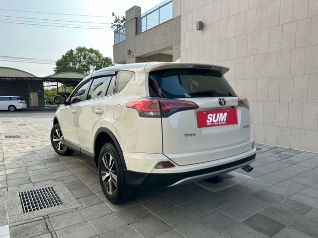 入庫優質代步車CP值很高 Rav4 頂級 小改款～TSS跟車/主動式車道偏移/I key/電動椅/LED頭燈/倒車顯影  第5張相片