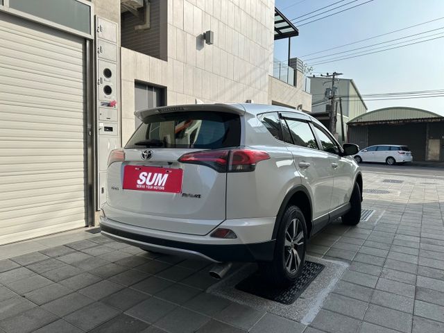 入庫優質代步車CP值很高 Rav4 頂級 小改款～TSS跟車/主動式車道偏移/I key/電動椅/LED頭燈/倒車顯影  第6張相片