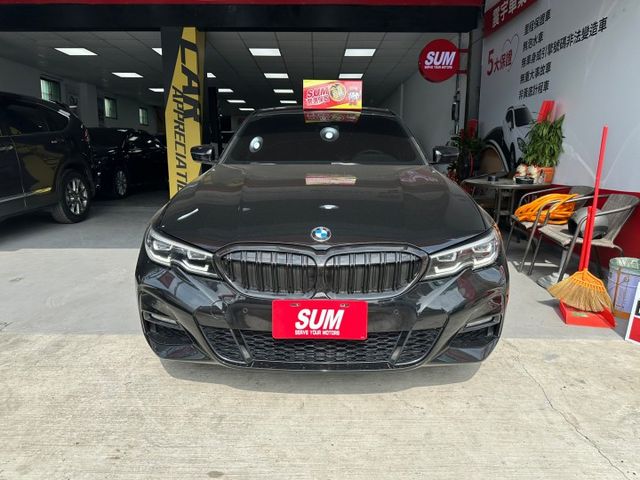 新入庫 330 M-sport 5AS/19吋鋁圈/M版丁字褲方向盤/車道偏離/無線carplay/雙電熱椅/腳踢尾門  第2張相片