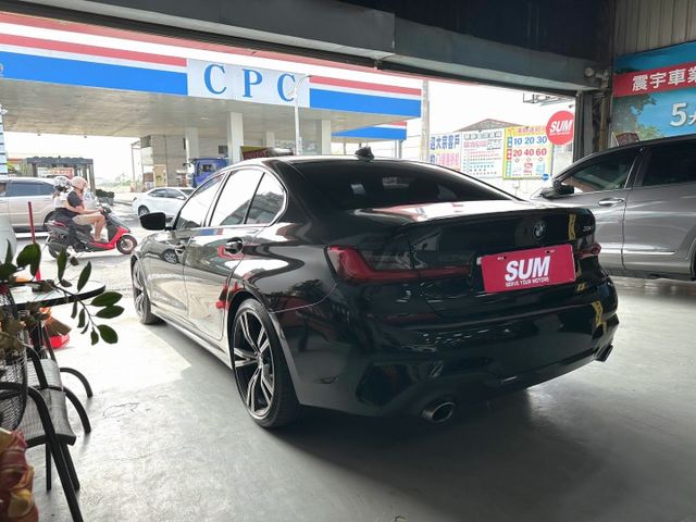 新入庫 330 M-sport 5AS/19吋鋁圈/M版丁字褲方向盤/車道偏離/無線carplay/雙電熱椅/腳踢尾門  第6張相片