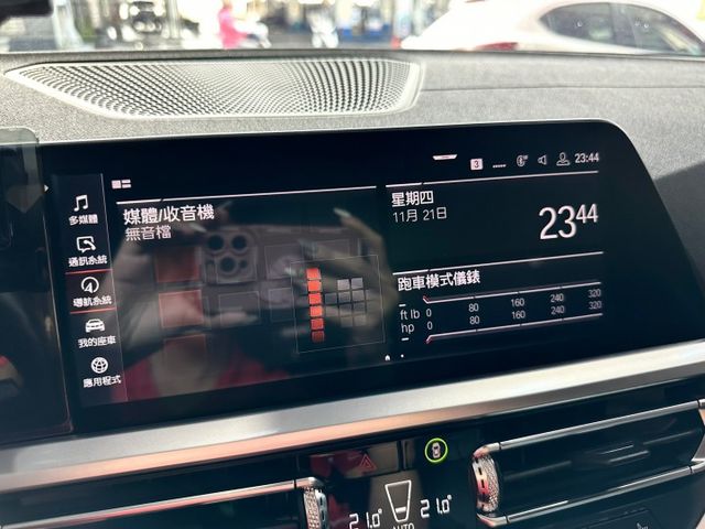 新入庫 330 M-sport 5AS/19吋鋁圈/M版丁字褲方向盤/車道偏離/無線carplay/雙電熱椅/腳踢尾門  第12張相片