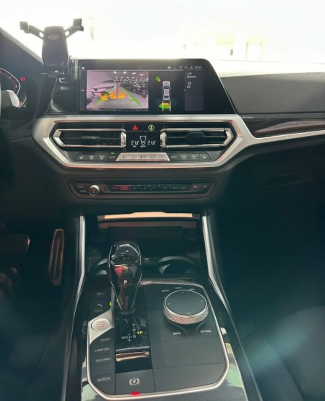 新入庫 330 M-sport 5AS/19吋鋁圈/M版丁字褲方向盤/車道偏離/無線carplay/雙電熱椅/腳踢尾門  第17張相片