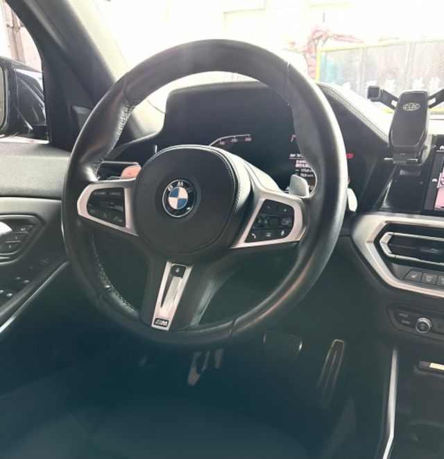 新入庫 330 M-sport 5AS/19吋鋁圈/M版丁字褲方向盤/車道偏離/無線carplay/雙電熱椅/腳踢尾門  第19張相片