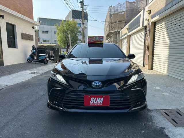 21年Camry 8.5代 油電旗艦版 免鑰匙摸門/全景天窗/雙前座冷熱通風/駕駛電動座椅/ACC跟車/車道偏離  第2張相片