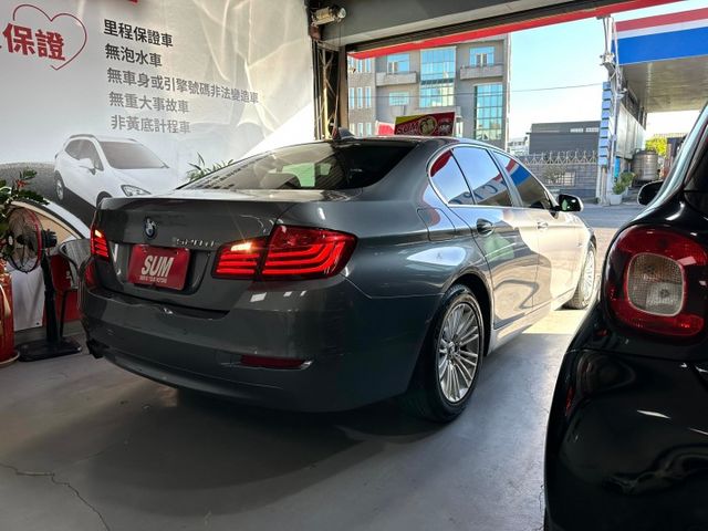 新入庫國產價錢  2013 BMW 520d 總代理   前霧燈/後霧燈️/失壓續跑胎/駕駛座電動調整  第5張相片