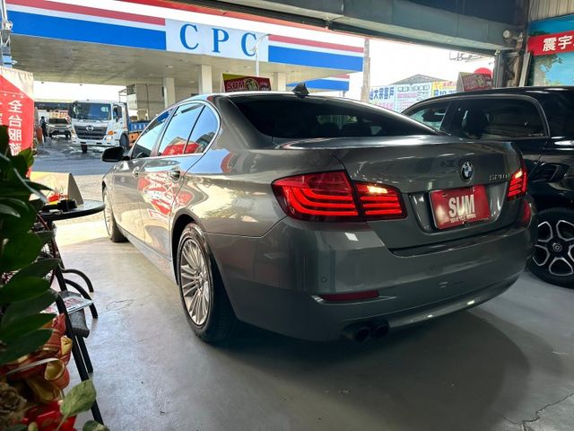 新入庫國產價錢  2013 BMW 520d 總代理   前霧燈/後霧燈️/失壓續跑胎/駕駛座電動調整  第6張相片