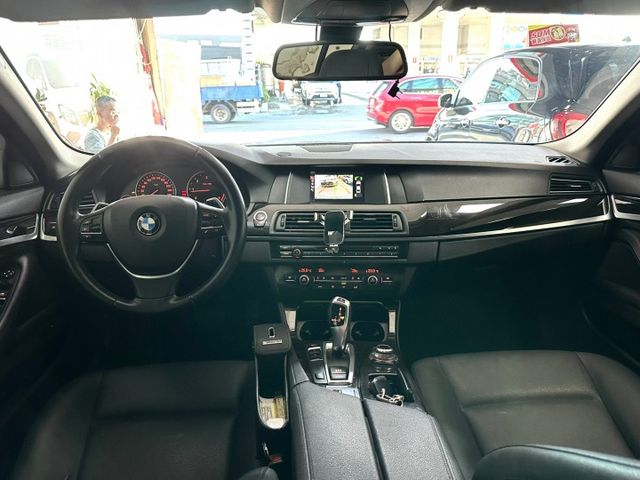 新入庫國產價錢  2013 BMW 520d 總代理   前霧燈/後霧燈️/失壓續跑胎/駕駛座電動調整  第10張相片