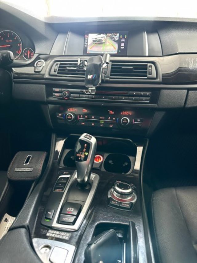 新入庫國產價錢  2013 BMW 520d 總代理   前霧燈/後霧燈️/失壓續跑胎/駕駛座電動調整  第11張相片