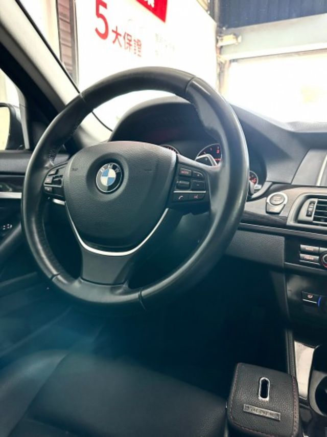 新入庫國產價錢  2013 BMW 520d 總代理   前霧燈/後霧燈️/失壓續跑胎/駕駛座電動調整  第12張相片