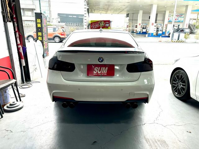 新入庫年輕人的  2014 BMW 328i M3-Look 禮服改  改了M3套件 全段排氣管  第4張相片